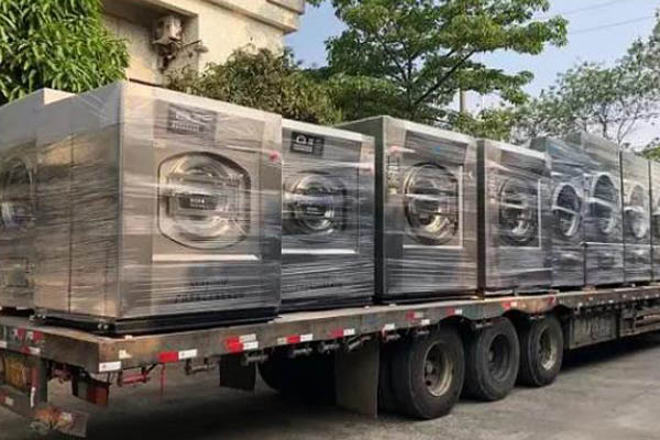 海鑫機(jī)電拼速度、高效率地完成7臺工業(yè)洗脫機(jī)的發(fā)貨任務(wù)